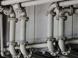 Klucz do rur poradzi sobie z najtrudniejszymi montażami: zobacz, dlaczego każdy hydraulik powinien go mieć!